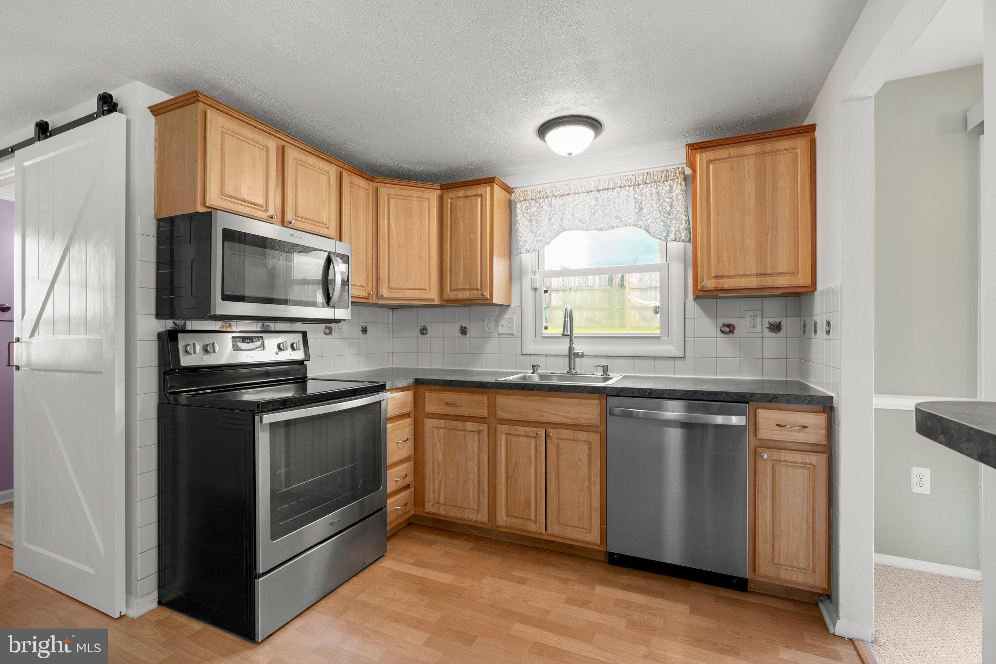 737 Chapelgate Drive Odenton, MD 21113 - Photo 9 of 31 Kitchen