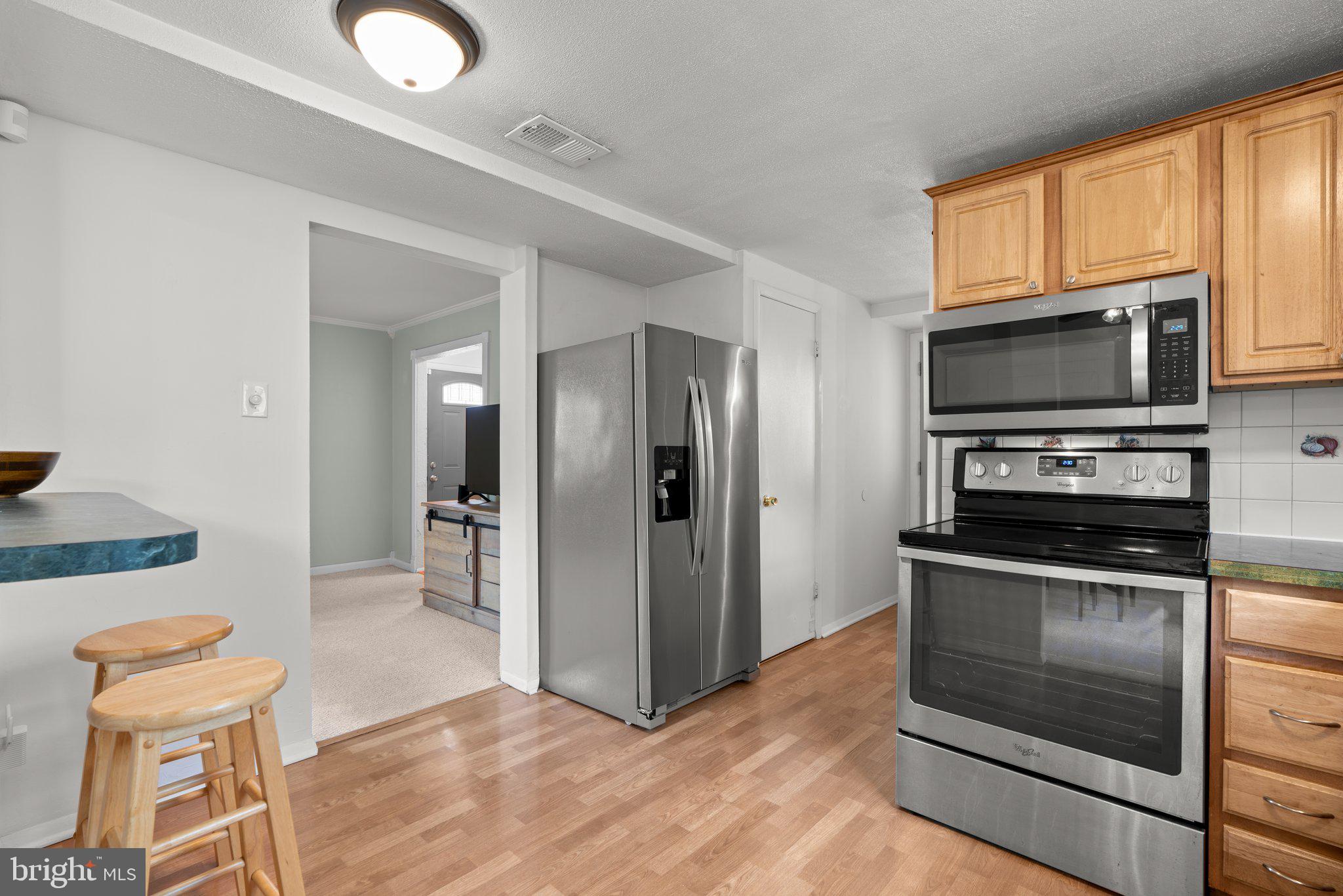 737 Chapelgate Drive Odenton, MD 21113 - Photo 10 of 31 Stainless appliances