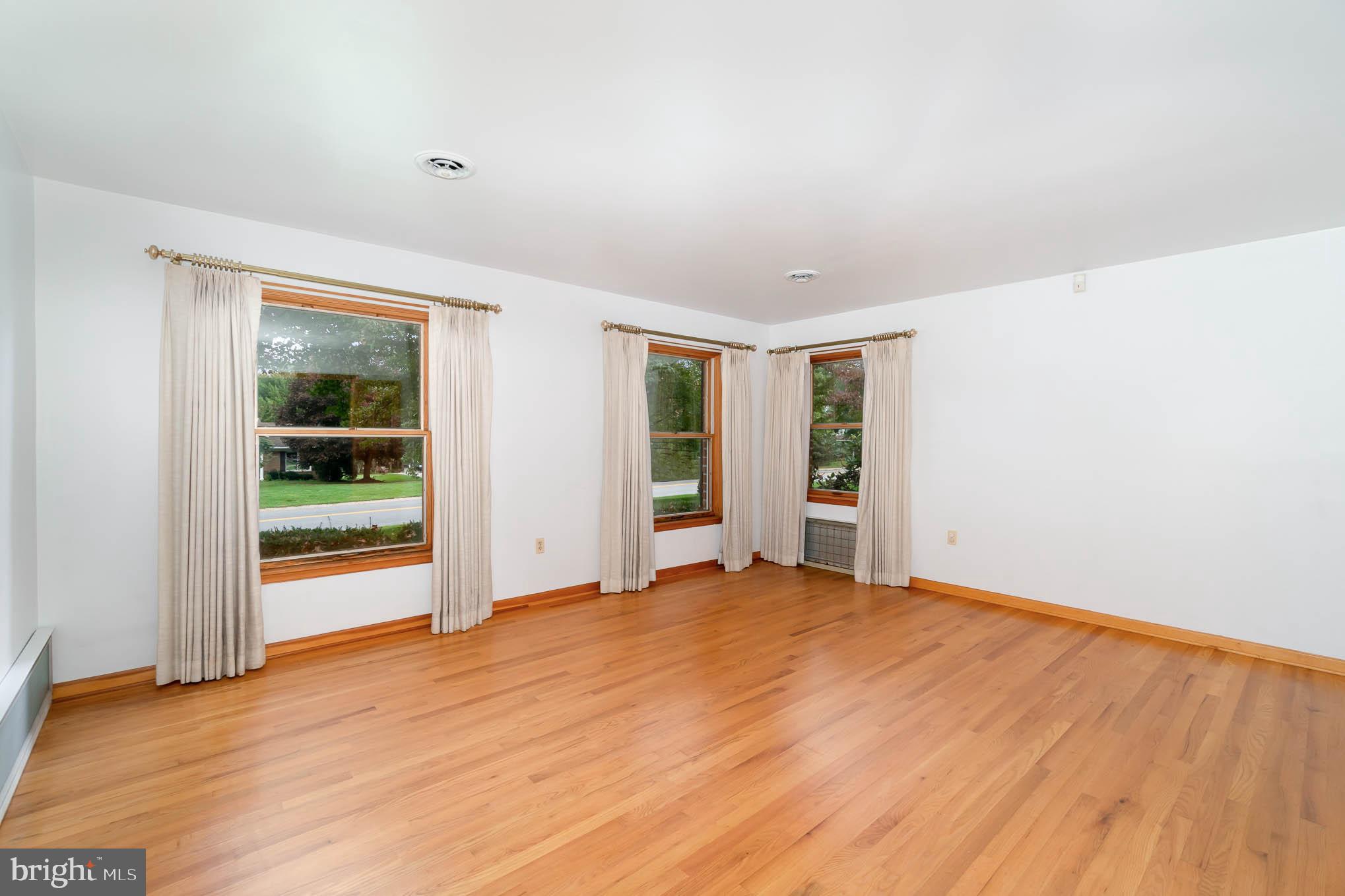 1193 Long Valley Road Westminster, MD 21158 - Photo 13 of 40 Living room with hardwood floor