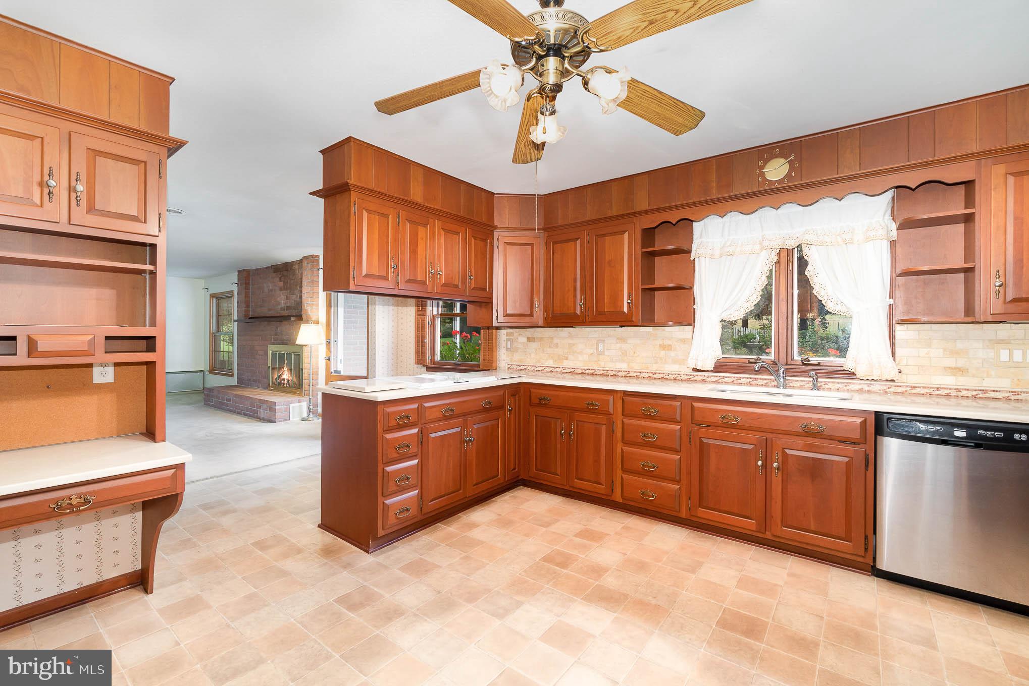 1193 Long Valley Road Westminster, MD 21158 - Photo 17 of 40 Kitchen