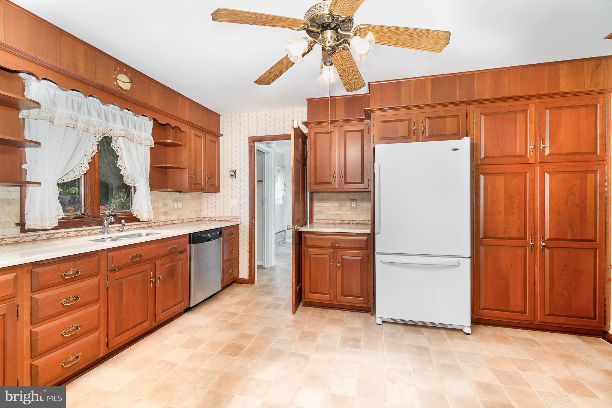 1193 Long Valley Road Westminster, MD 21158 - Photo 19 of 40 Kitchen