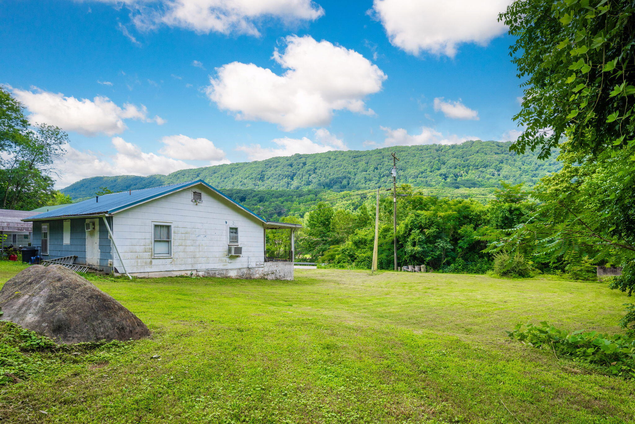 1885 Suck Creek Road Chattanooga, TN 37405 - Photo 4 of 26 17-web-or-mls-DSC_7137 copy
