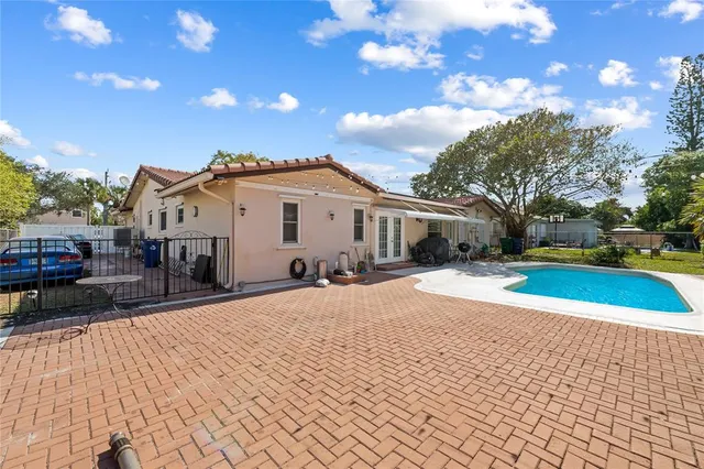 a view of a house with sitting area and sitting area