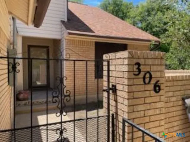 $217,000 | 306 South Arnold Street, Lampasas, TX 76550