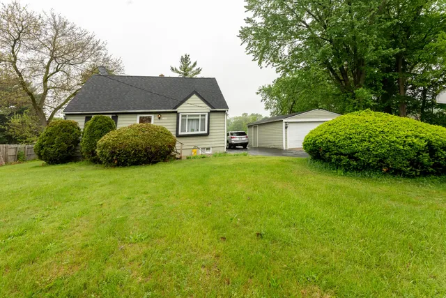 $450,000 | 3300 Ellenboro Drive, Troy, MI 48083