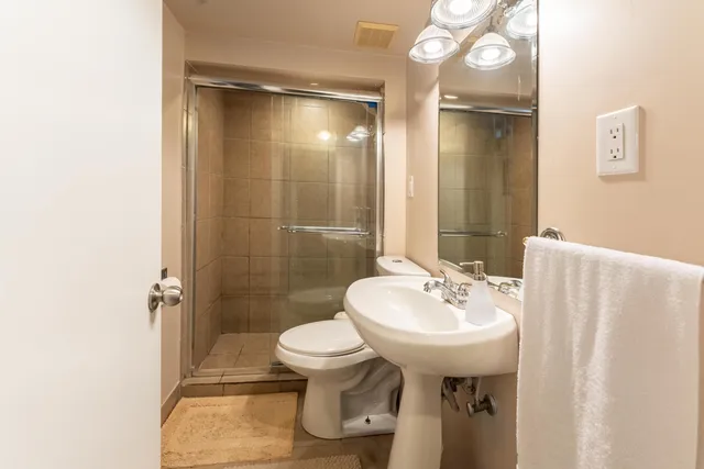 $450,000 | 3300 Ellenboro Drive, Troy, MI 48083