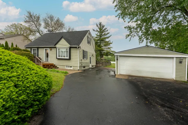 $450,000 | 3300 Ellenboro Drive, Troy, MI 48083