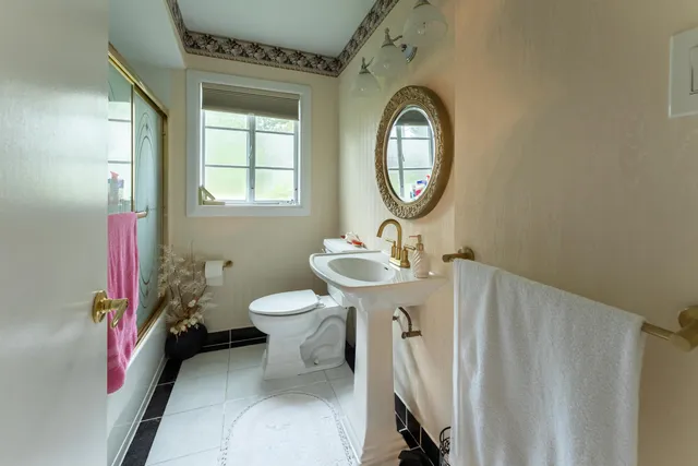 $450,000 | 3300 Ellenboro Drive, Troy, MI 48083