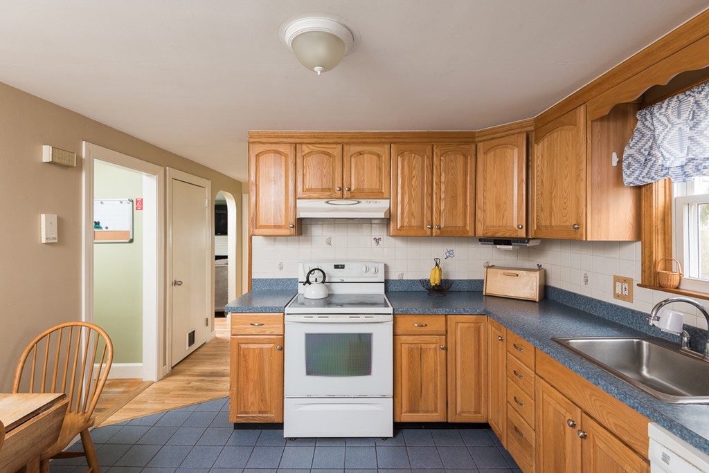 214 Durbeck Road Rockland, MA 02370 - Photo 3 of 27 Gallery Image 3
