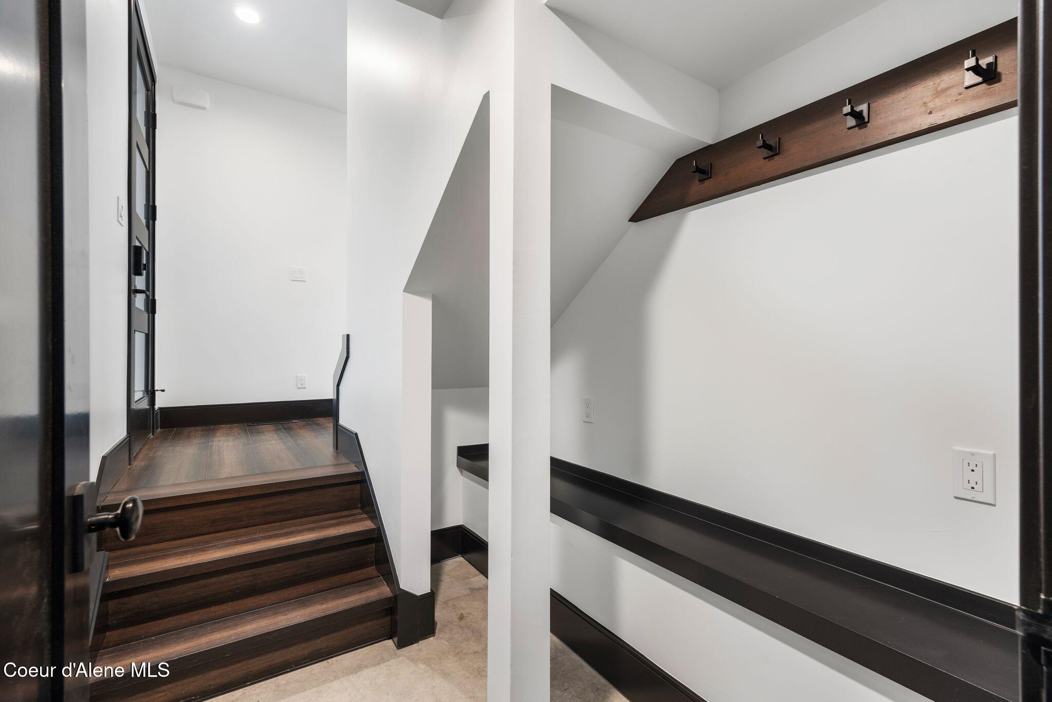 1770 Garfield Bay Road Sagle, ID 83860 - Photo 55 of 100 Mudroom