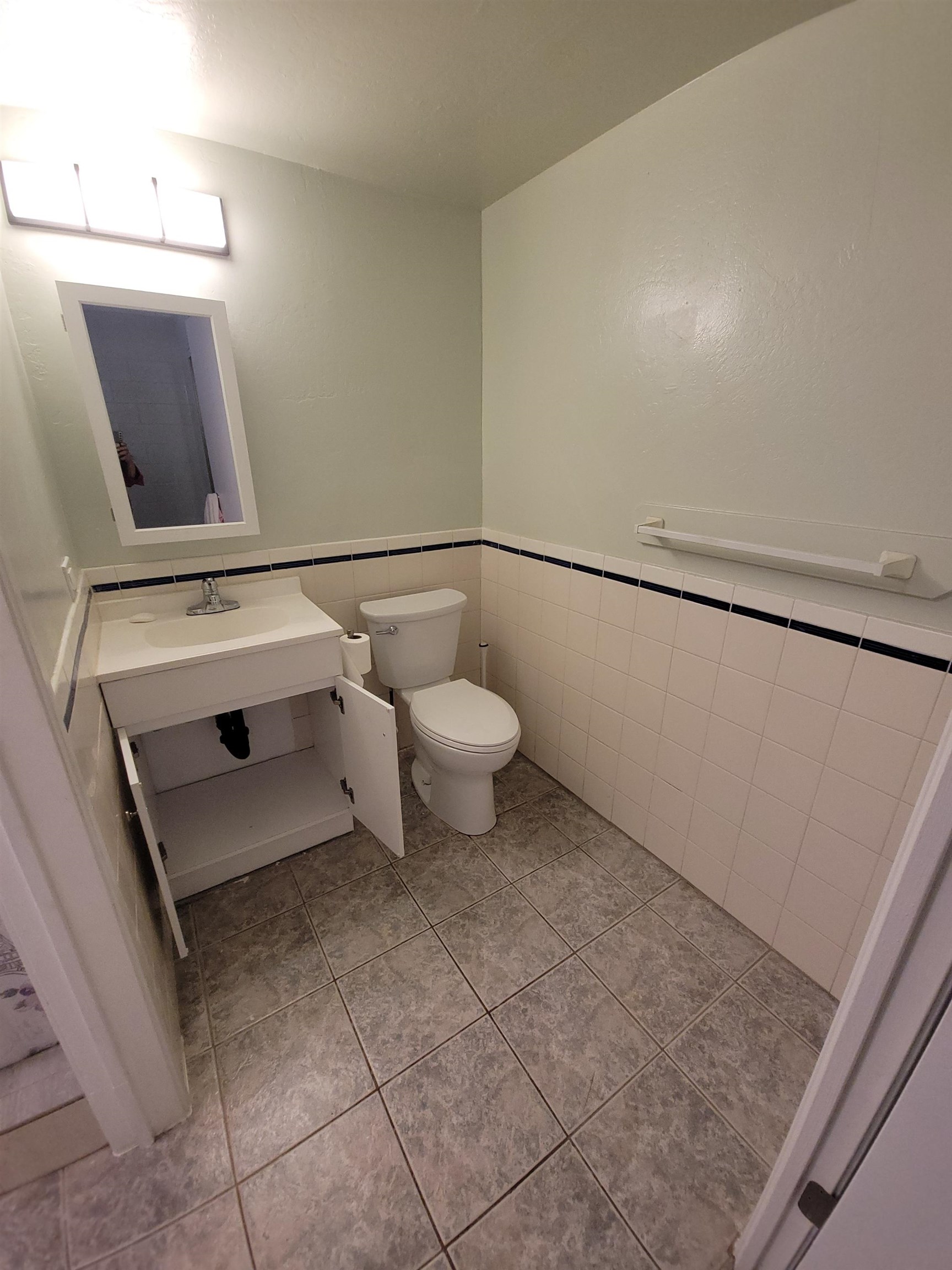 111 Kahului Beach Road, Unit B213 Kahului, HI 96732 - Photo 16 of 28 a bathroom with a sink