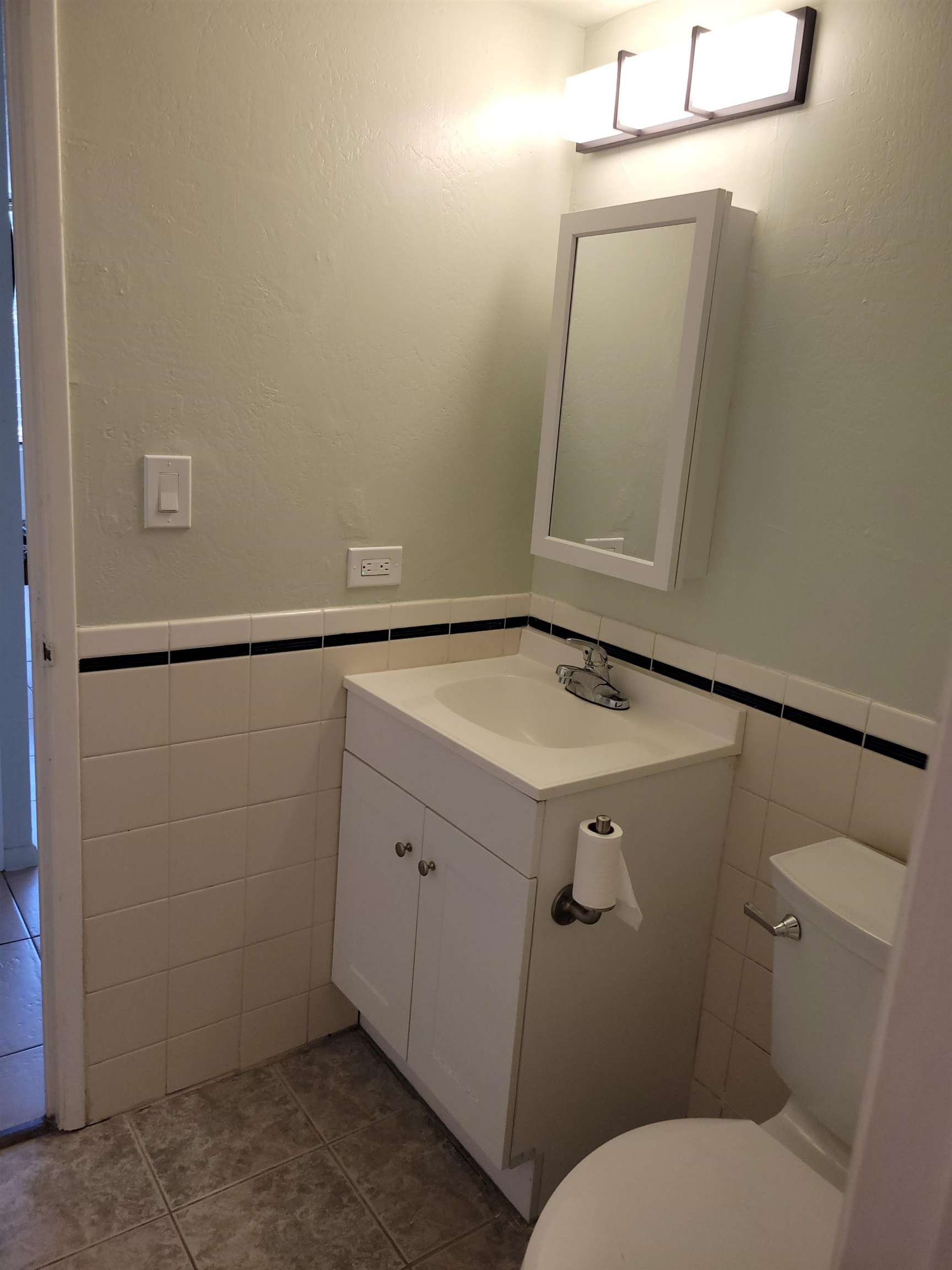 111 Kahului Beach Road, Unit B213 Kahului, HI 96732 - Photo 10 of 28 a bathroom with a sink and mirror