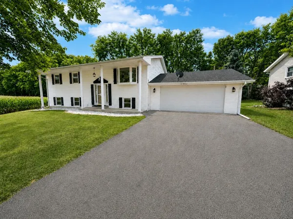 $209,900 | 437 East 11th Street, Pecatonica, IL 61063