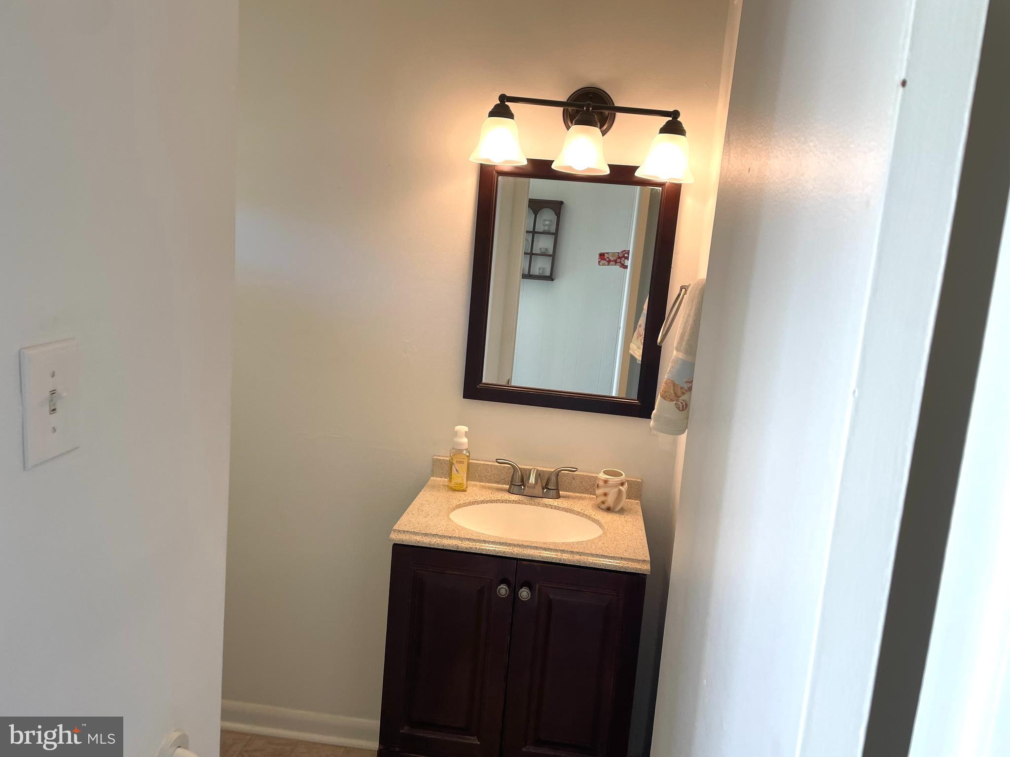 16 Cordrey Road Newark, DE 19713 - Photo 9 of 21 Half bath