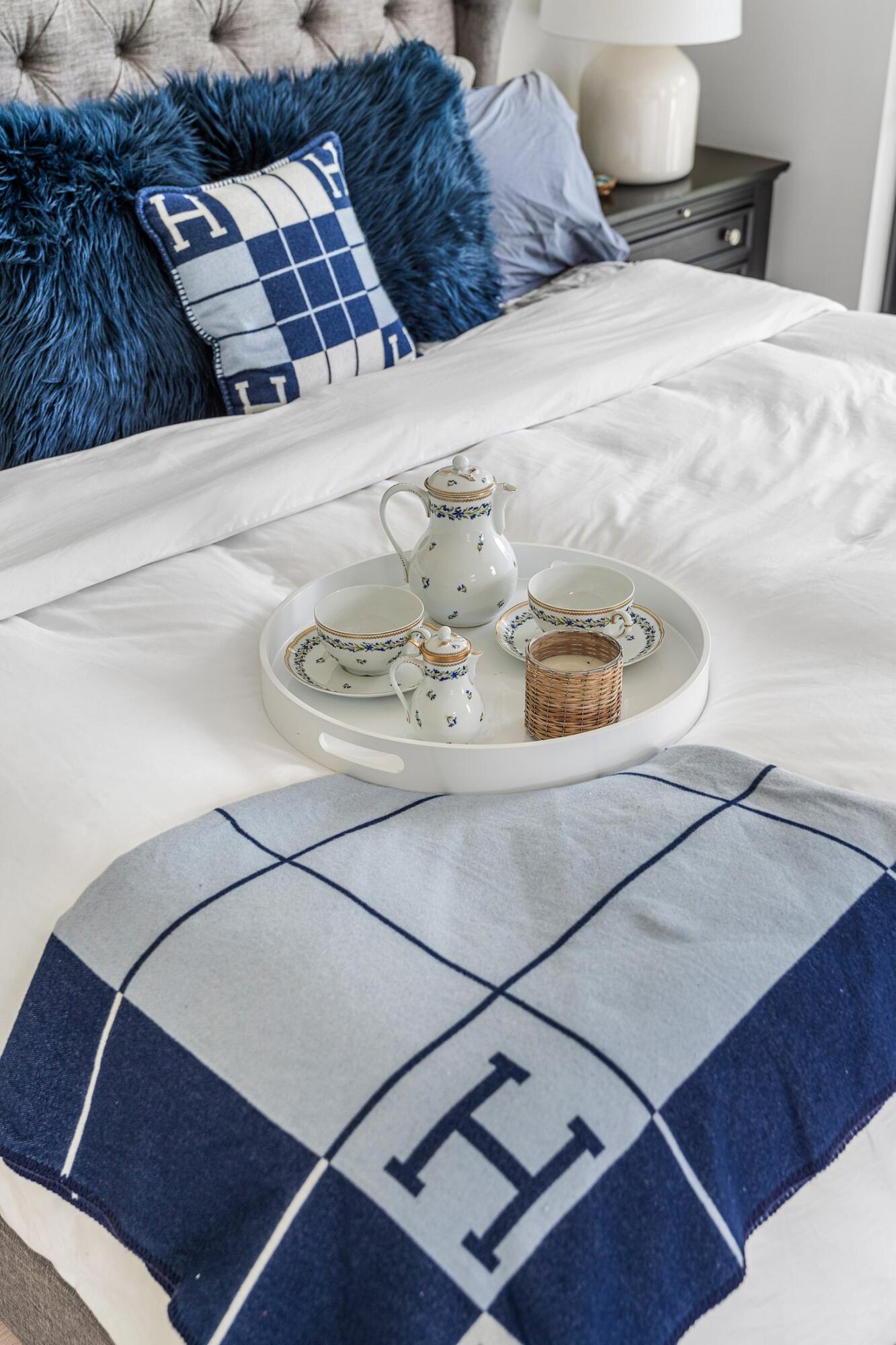 6901 Giralda Circle Boca Raton, FL 33433 - Photo 54 of 83 a bedroom with a bed and a night stand