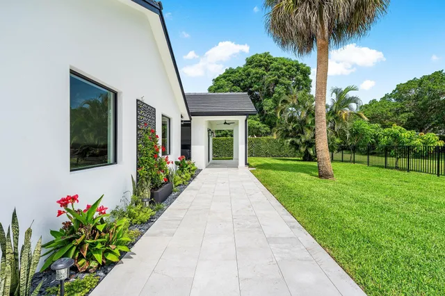 $2,725,000 | 6901 Giralda Circle, Boca Raton, FL 33433