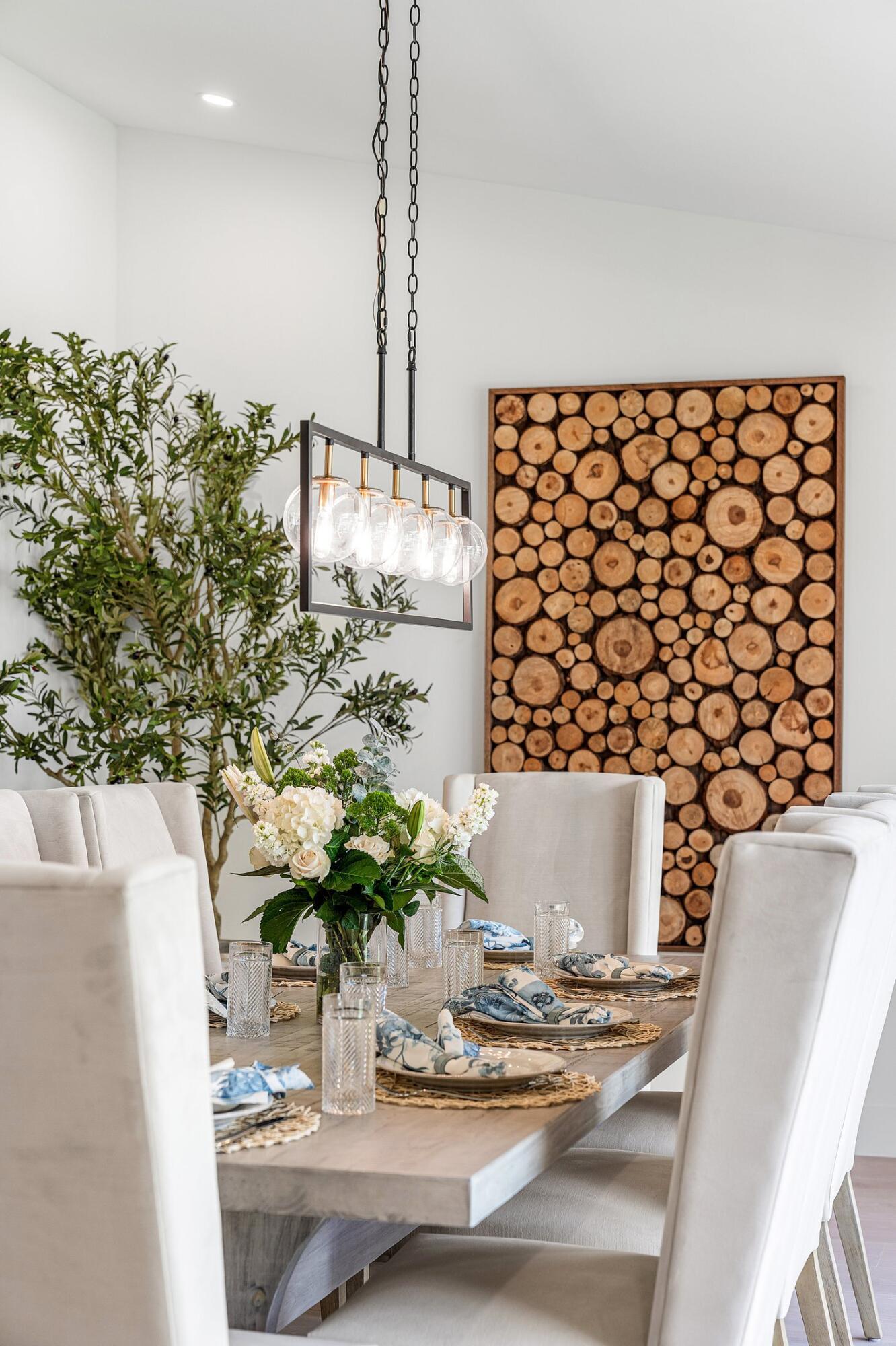 6901 Giralda Circle Boca Raton, FL 33433 - Photo 7 of 83 a vase of flowers sitting on a table