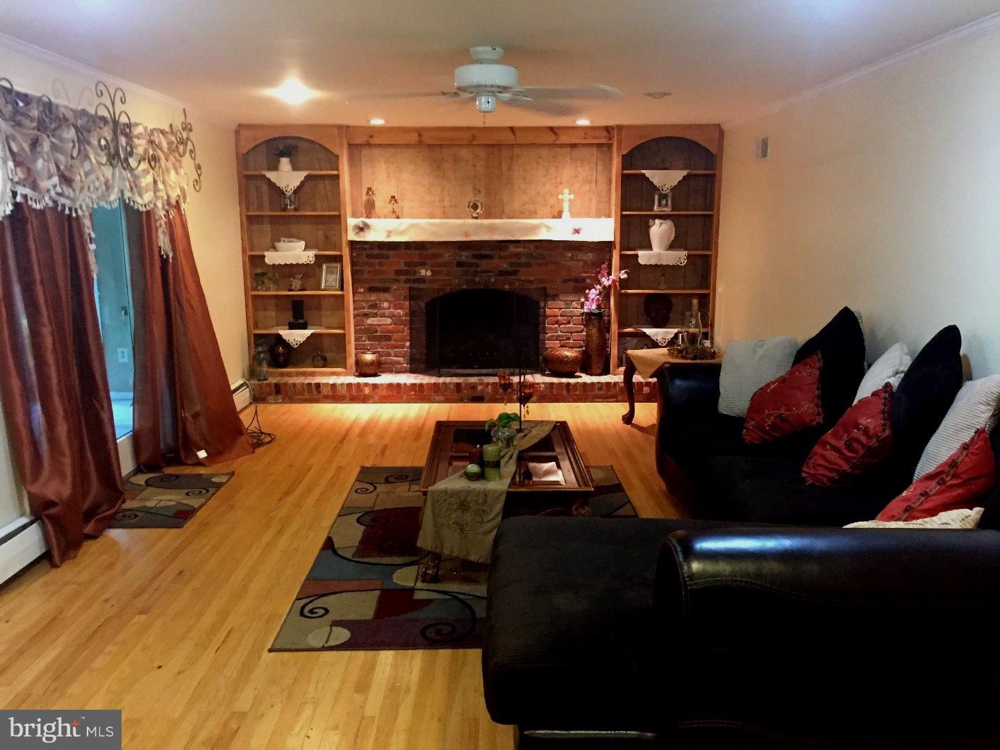 180 Meetinghouse Road Doylestown, PA 18901 - Photo 9 of 25 Family Room