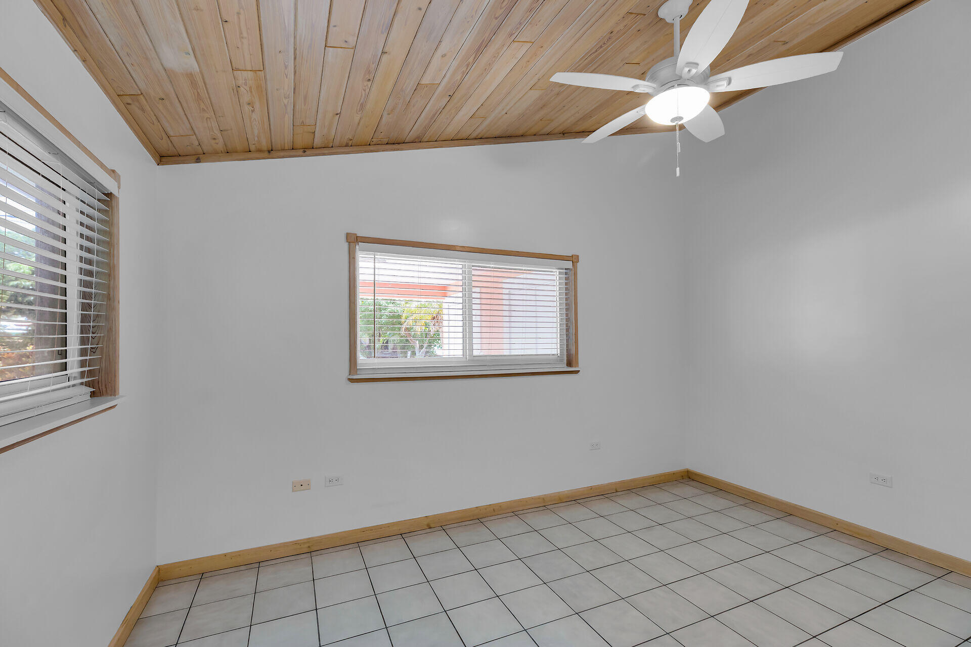 320 Sound Drive Key Largo, FL 33037 - Photo 42 of 48 an empty room with windows