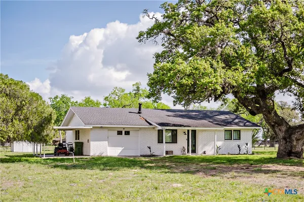 $319,000 | 522 Mulberry Road, Cuero, TX 77954