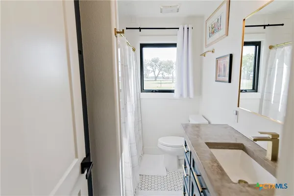 $319,000 | 522 Mulberry Road, Cuero, TX 77954