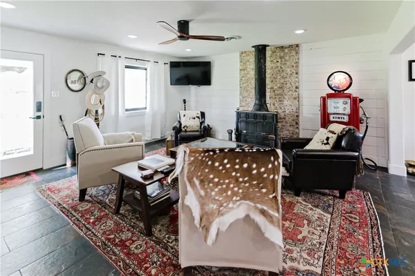 $319,000 | 522 Mulberry Road, Cuero, TX 77954