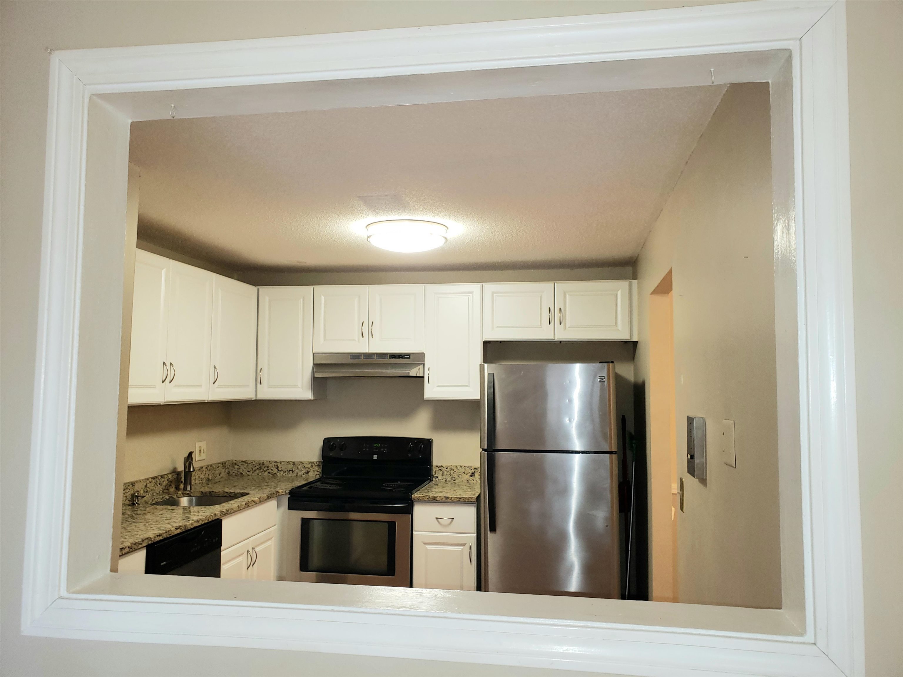 130 English Village Road, Unit 302 Manchester, NH 03102 - Photo 6 of 21