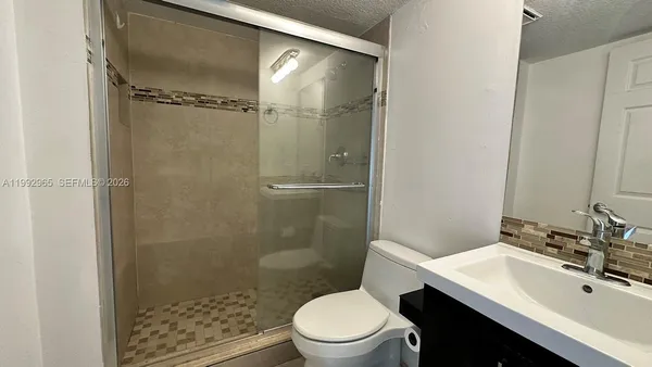 $1,900 | 450 Palm Circle West, Unit 207, Pembroke Pines, FL 33025