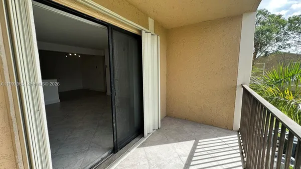 $1,900 | 450 Palm Circle West, Unit 207, Pembroke Pines, FL 33025