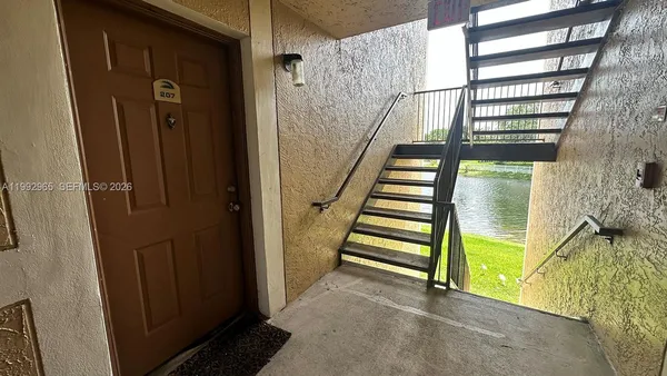 $1,900 | 450 Palm Circle West, Unit 207, Pembroke Pines, FL 33025