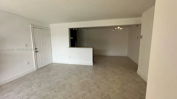 $1,900 | 450 Palm Circle West, Unit 207, Pembroke Pines, FL 33025