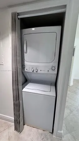 $1,900 | 450 Palm Circle West, Unit 207, Pembroke Pines, FL 33025