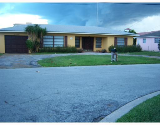 141 Riviera Drive Riviera Beach, FL 33404 - Photo 1 of 8 Primary Photo