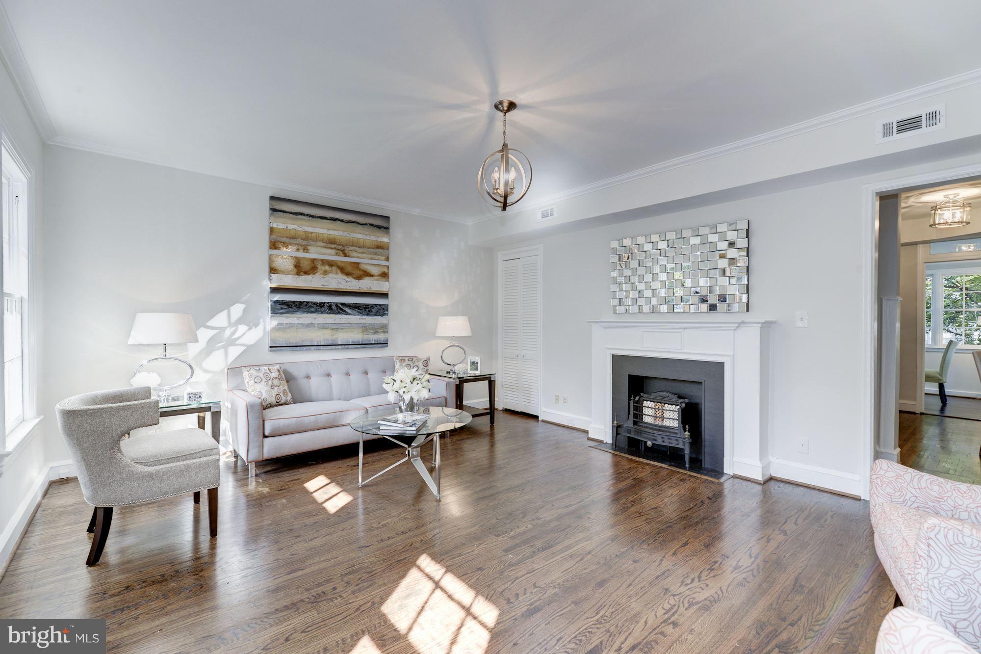 3723 R Street Northwest Washington, DC 20007 - Photo 2 of 14 Living Room