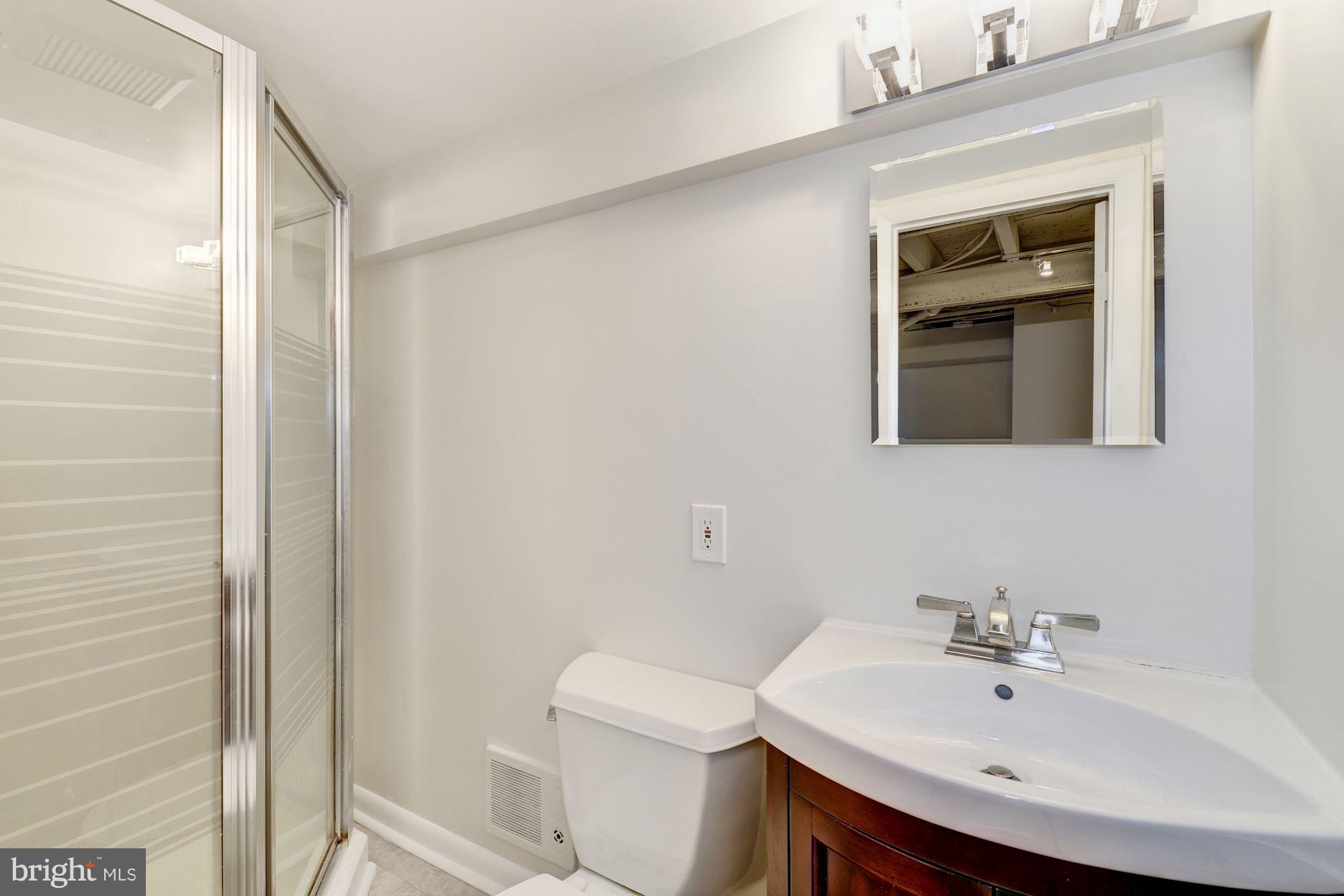 3723 R Street Northwest Washington, DC 20007 - Photo 11 of 14 Bath