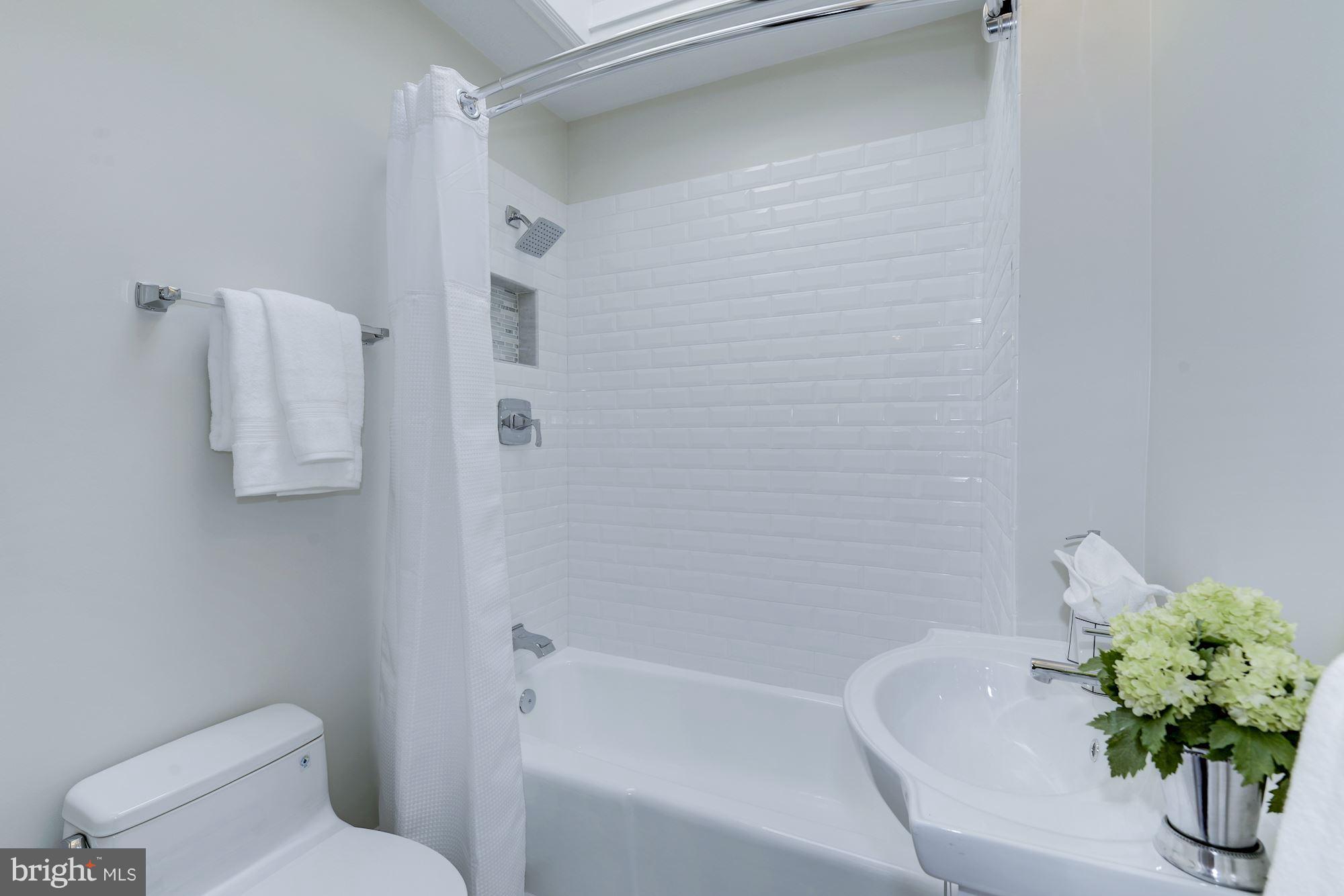 3723 R Street Northwest Washington, DC 20007 - Photo 7 of 14 Bath (Master)