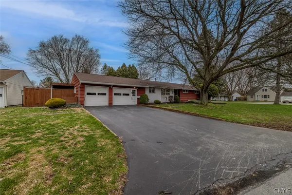 $297,000 | 100 Augusta Drive, Cicero, NY 13212