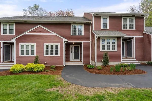 $399,900 | 6 Laurelwood Drive, Unit 6, Hopedale, MA 01747