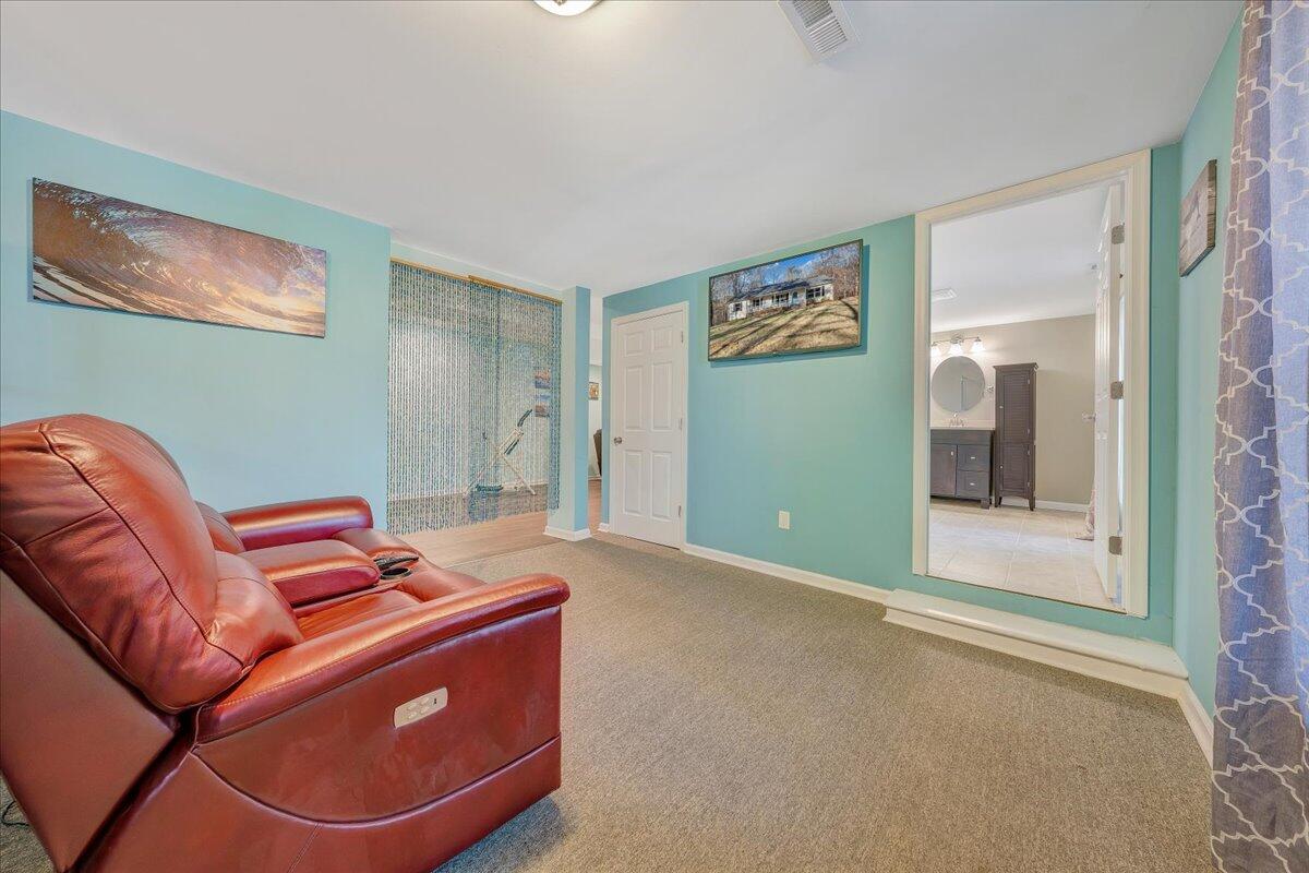 1309 Gate Lane Moneta, VA 24121 - Photo 23 of 35 1-MIB09465