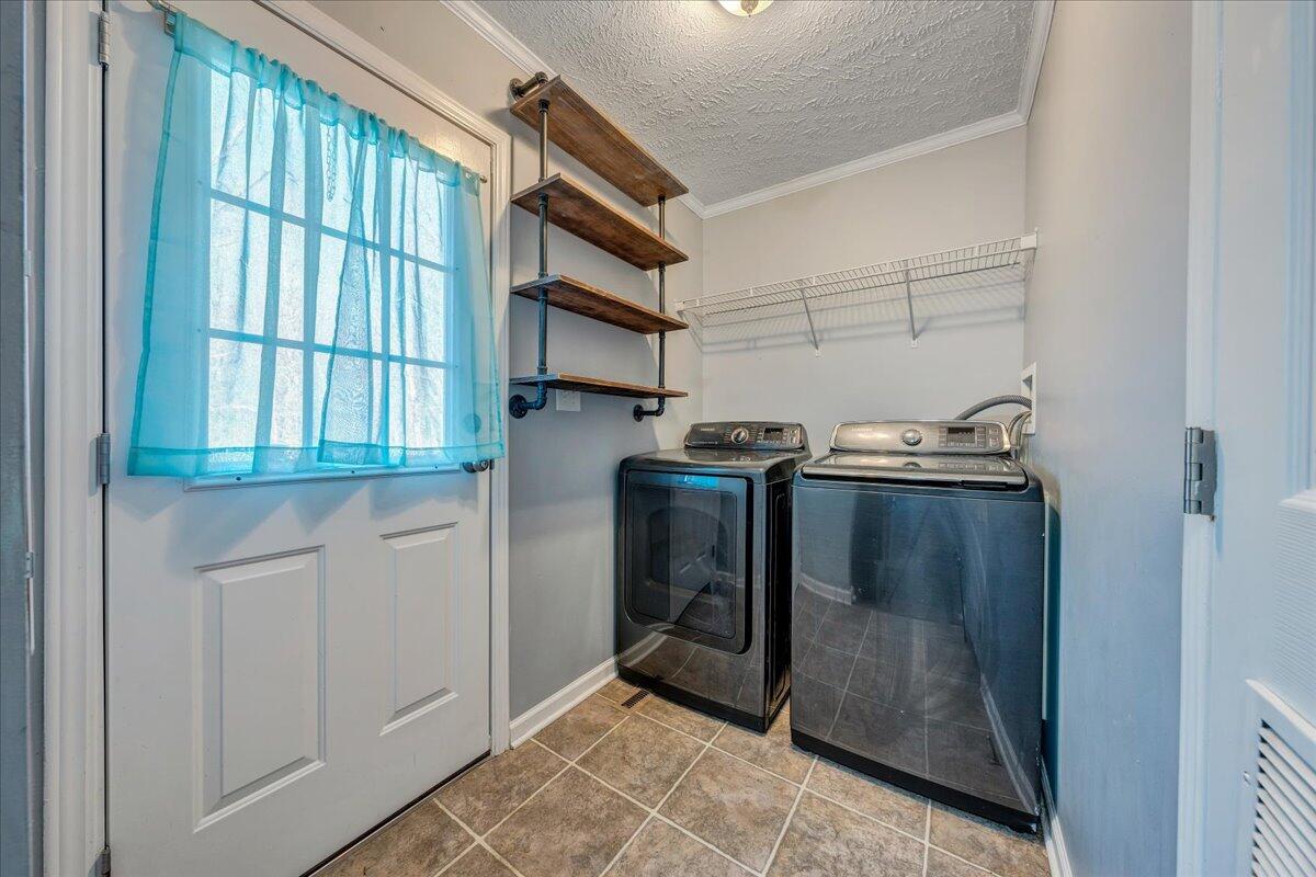 1309 Gate Lane Moneta, VA 24121 - Photo 27 of 35 26-MIB09429