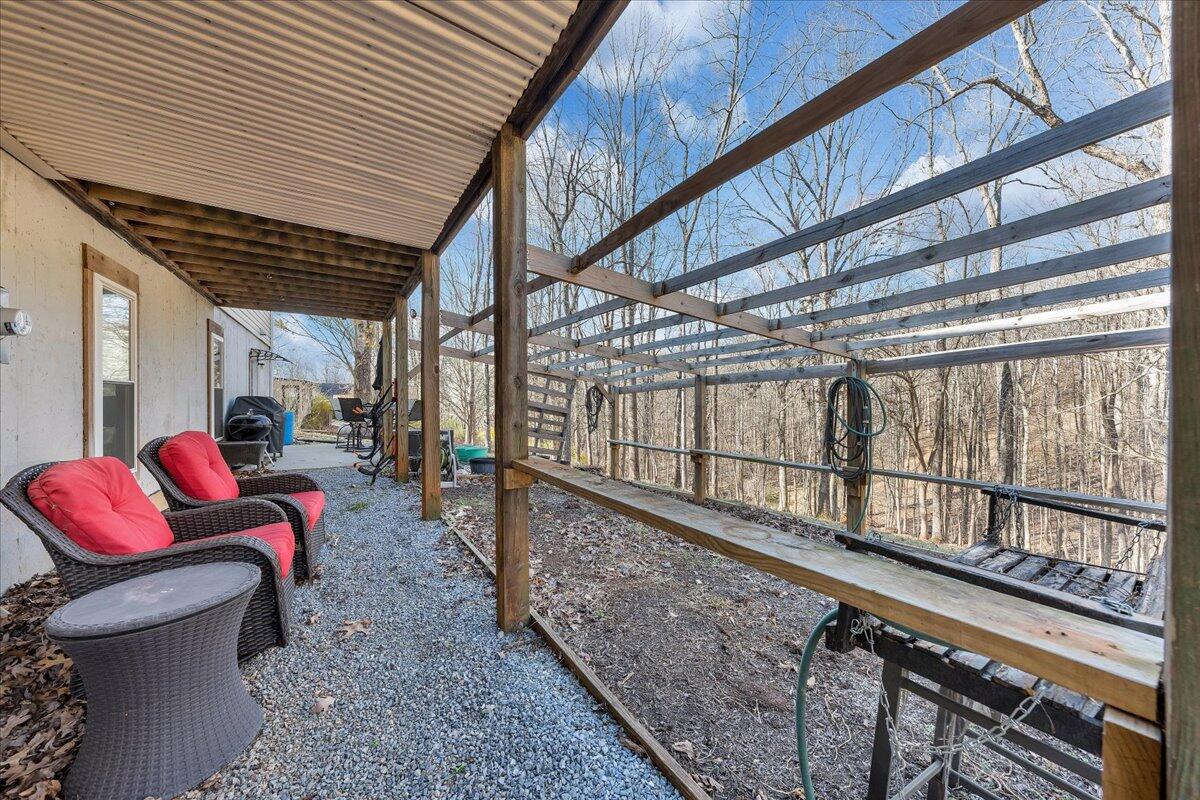 1309 Gate Lane Moneta, VA 24121 - Photo 30 of 35 36-MIB09477