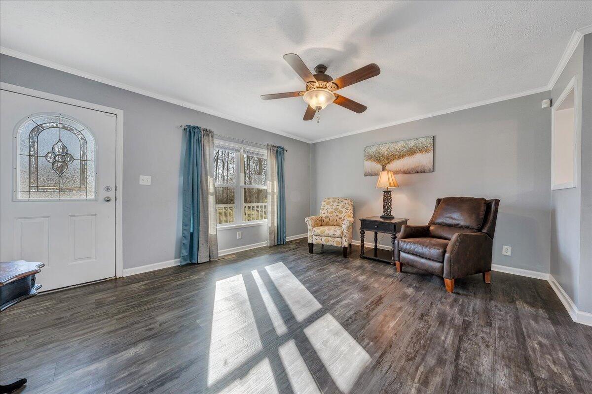 1309 Gate Lane Moneta, VA 24121 - Photo 3 of 35 05-MIB09381