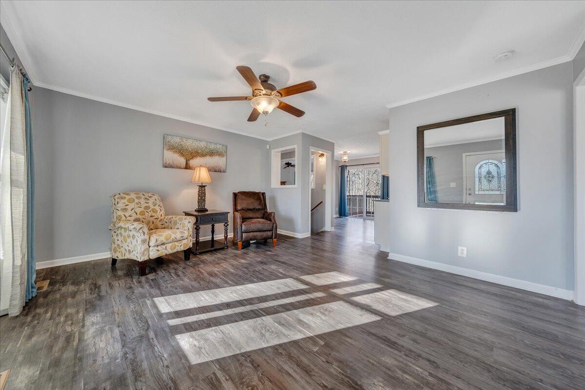 1309 Gate Lane Moneta, VA 24121 - Photo 4 of 35 03-MIB09375