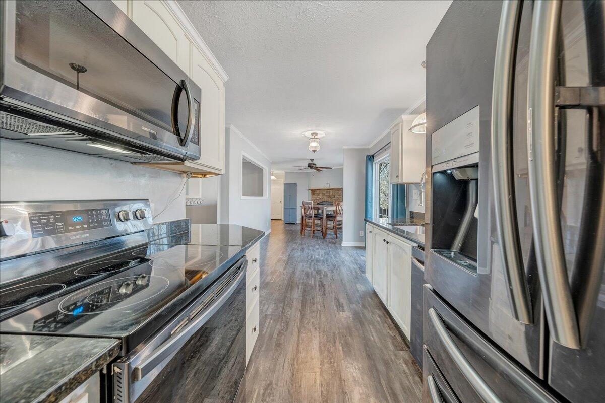 1309 Gate Lane Moneta, VA 24121 - Photo 8 of 35 11-MIB09399