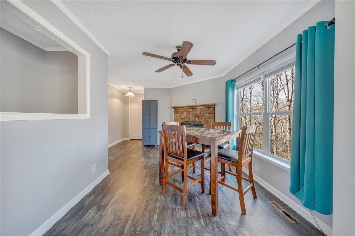 1309 Gate Lane Moneta, VA 24121 - Photo 9 of 35 14-MIB09408