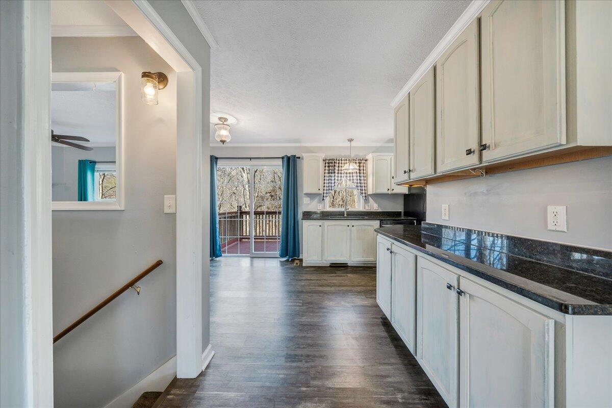 1309 Gate Lane Moneta, VA 24121 - Photo 10 of 35 07-MIB09387