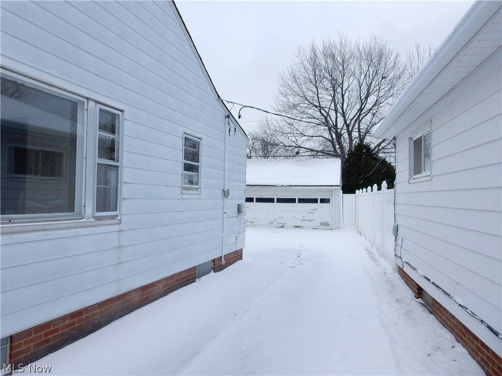 20654 Centuryway Road Maple Heights, OH 44137 - Photo 2 of 23 Gallery Image 2