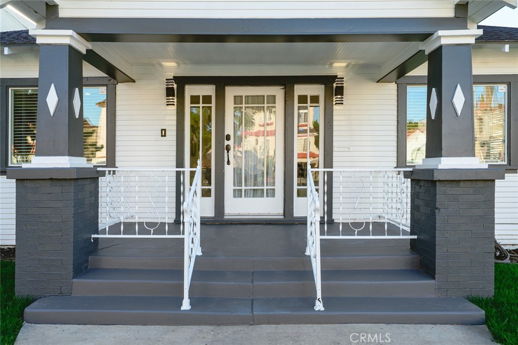 1065 Bennett Avenue Long Beach, CA 90804 - Photo 13 of 44 a front view of a house with a outdoor space