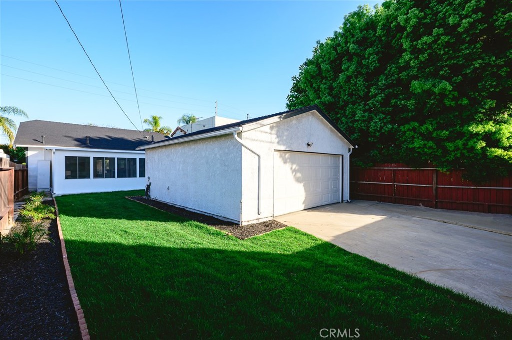 1065 Bennett Avenue Long Beach, CA 90804 - Photo 7 of 44 a front view of house with yard and green space