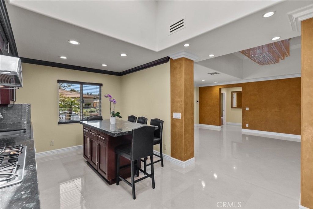 931 University Avenue Burbank, CA 91504 - Photo 20 of 49 a workspace with furniture and window